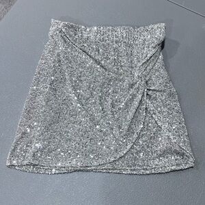 NWOT - GIANNI BINI - SILVER SEQUIN MINI SKIRT - SIZE - S